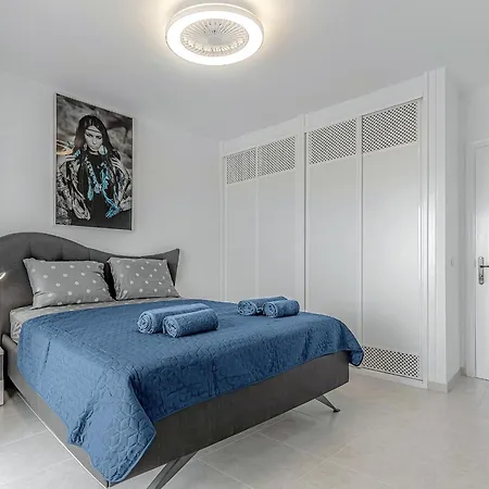 Blue With One Bedroom, Wifi And Amazing View *
