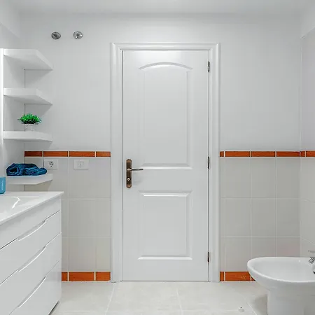 Blue With One Bedroom, Wifi And Amazing View *